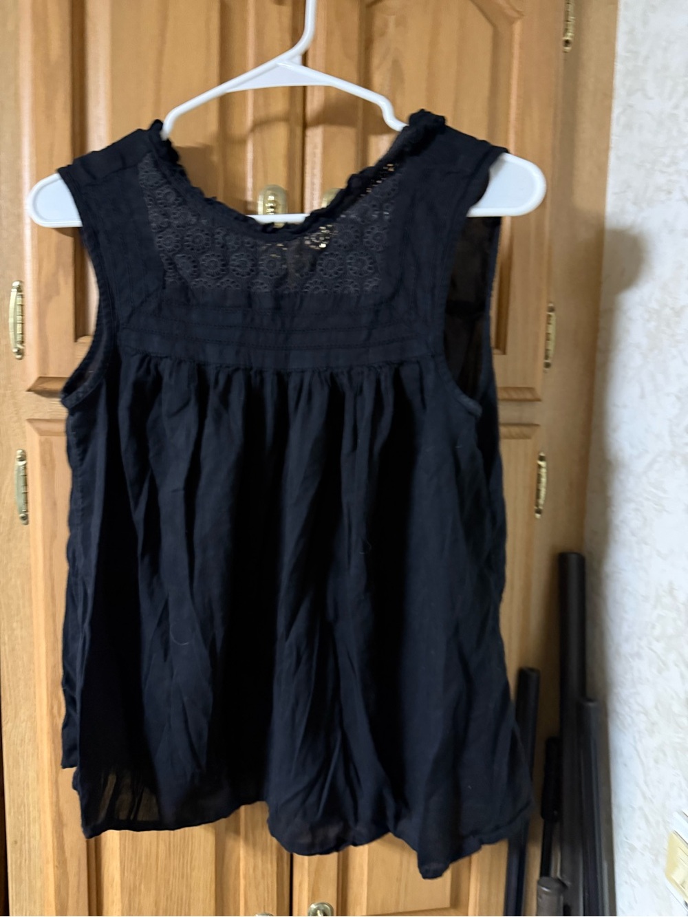 Old Navy Black Sleeveless Lace Yoke Camisole